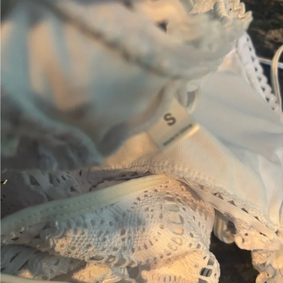 Elegant White Lace One-Piece Swimsuit - Picture 7 of 7